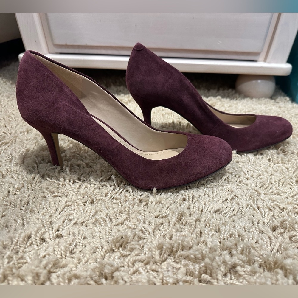 NWOT Vince Camuto Wine Colored Suede Pumps - Size 7.5 - 3” Heel
